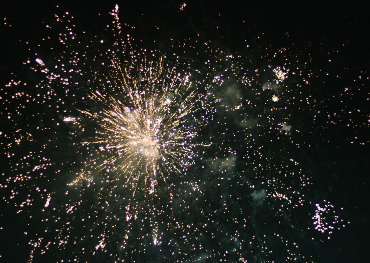 Fuegos artificiales en fiestas de Cholula en Puebla