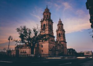 Catedral de Morelia en Michoacan en el atardecer