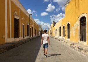 Fechadas amarillas en Izamal pueblo mágico de Yucatán