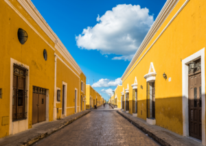 calle amarilla en Izamal Yucatan